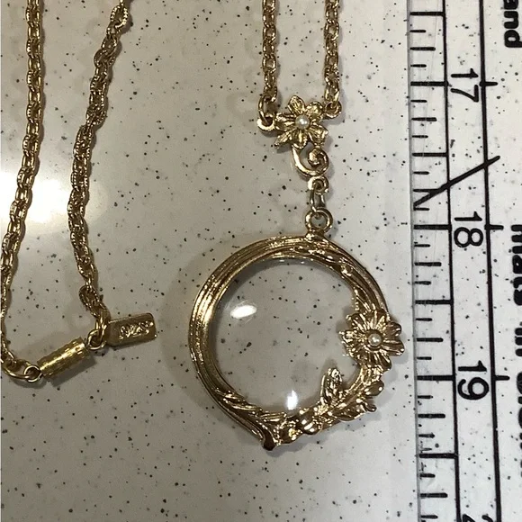 Magnifying glass pendant Elegant Gold Necklace Set - Picture 3 of 3